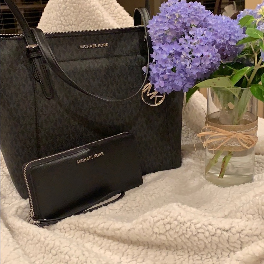 Mk Authentic signature print Ciara tote and wallet